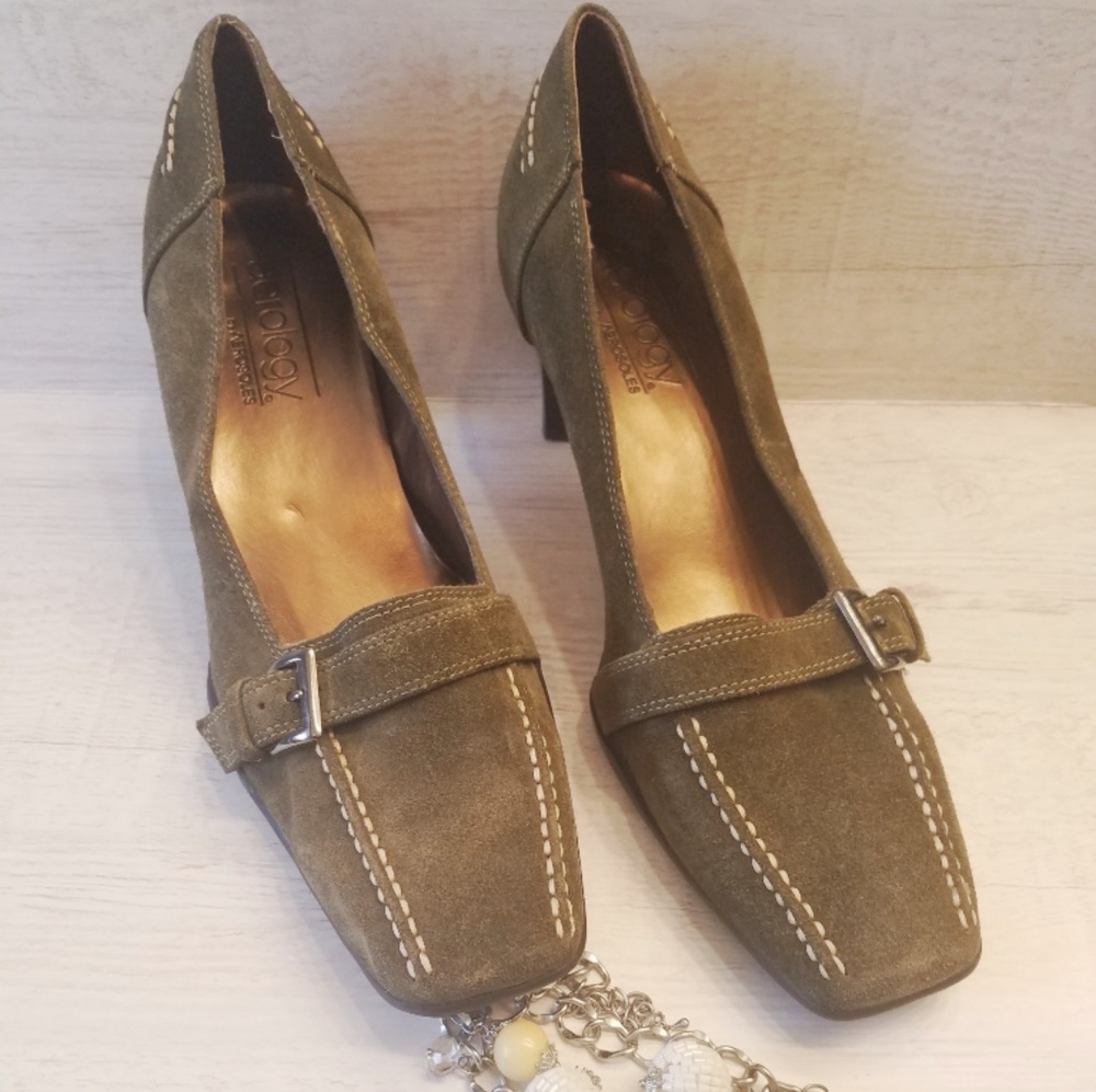 AEROSOLES AEROLOGY PENNIE 9.5B OLIVE SUEDE
